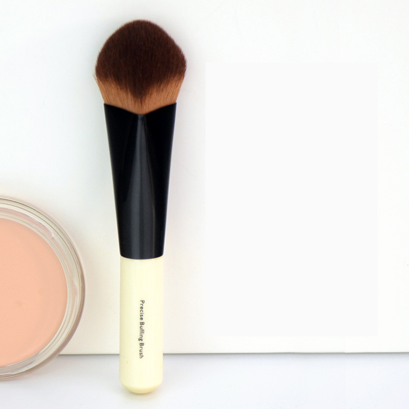 Cọ nền dạng góc bobbi brown PRECISE BUFFING BRUSH